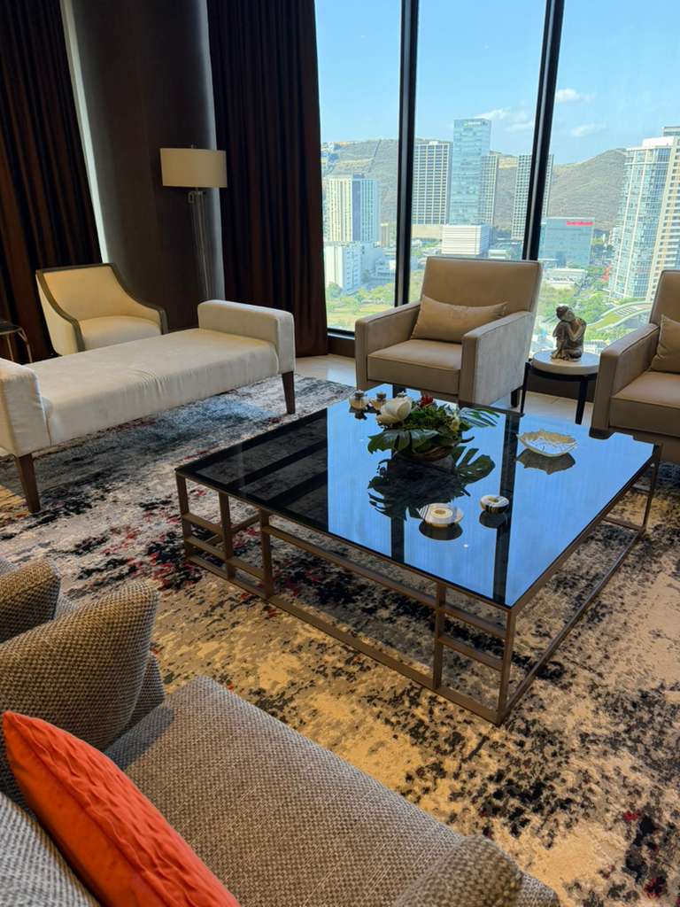 Ambiente residencial con tapete Safron como punto focal